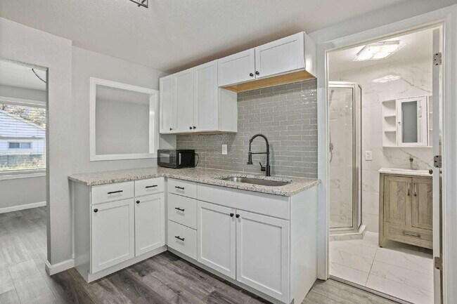 Building Photo - Cute Single Family Home Ready Now!