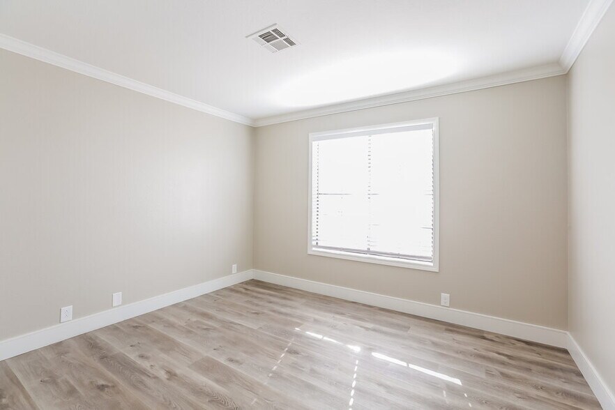 Building Photo - 8612 Paddle Wheel Way