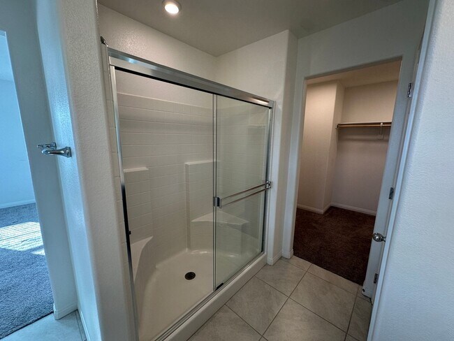 Building Photo - Henderson Townhome for rent