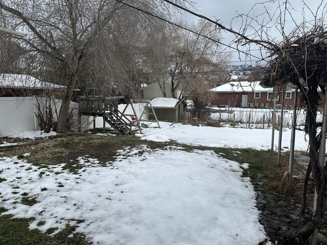 Building Photo - 1000 Canyon Rd