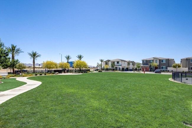 Building Photo - Modern Comfort in Las Vegas: 3-Bedroom Gem with Pool Access