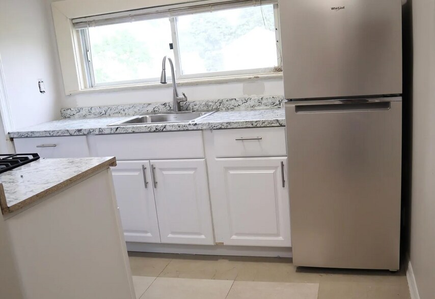 Building Photo - 1250 Woodfield Rd