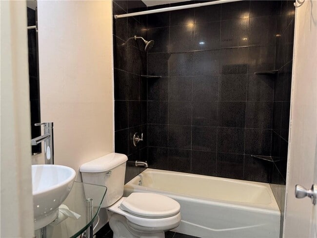 Building Photo - 1005 Navco Rd