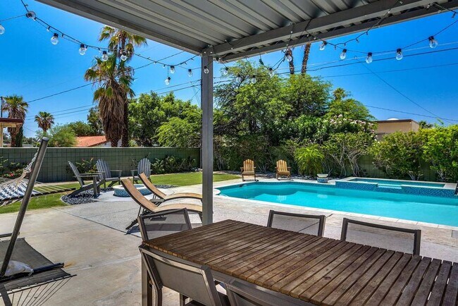 Building Photo - Family-Friendly Oasis in North Palm Springs