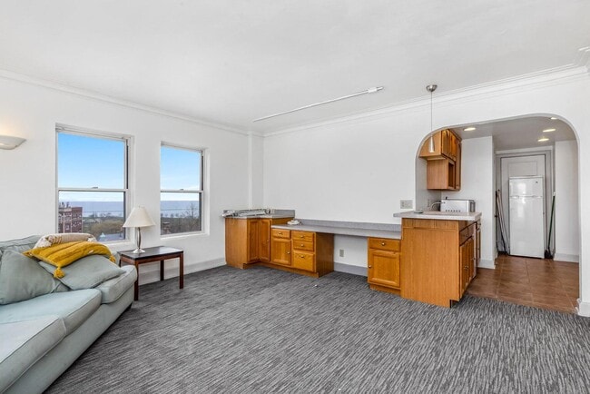 Building Photo - 1028 E Juneau Ave