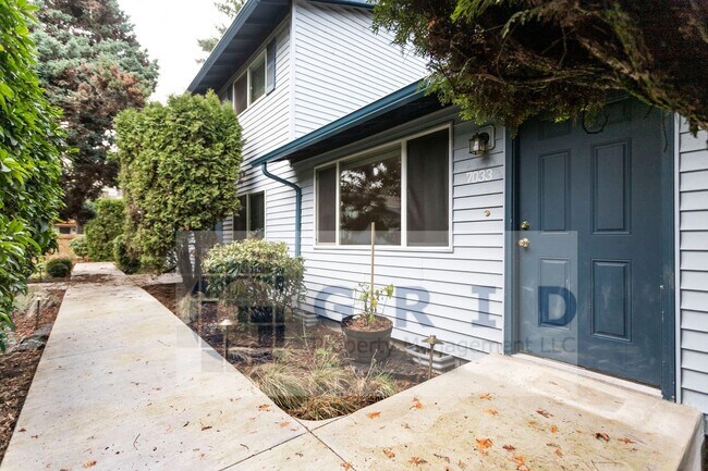 Building Photo - Two Bedroom Apartment Available - Private Yard Space - $500 MOVE IN SPECIAL!