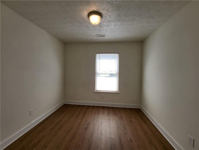 Building Photo - 686 Alex Way SW