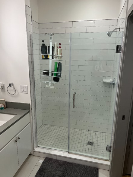 Building Photo - 400 Herron Dr