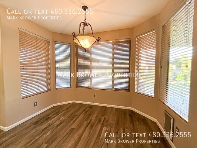 Building Photo - 380 W. Roadrunner Dr.