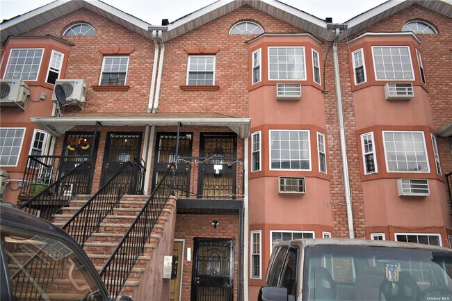Primary Photo - 290 Cornelia St