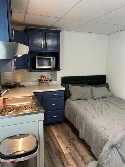 Building Photo - 2388 West Lawn Ave