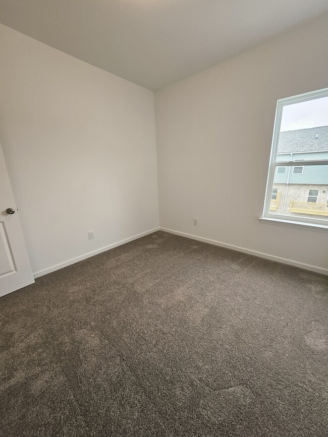 Building Photo - 128 Rosebush Ln