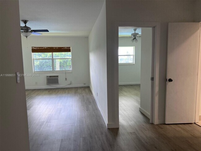 Building Photo - 1350 E Sample Rd