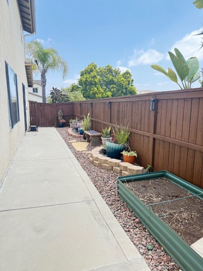 Building Photo - Beautiful Home located in Sunbow
