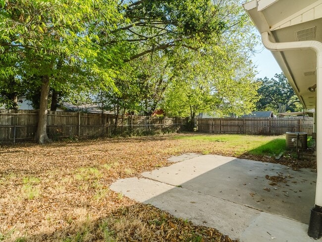 Building Photo - 1319 W Forest Dr