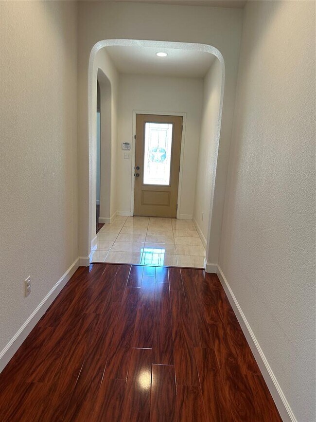 Building Photo - 14209 Naruna Way