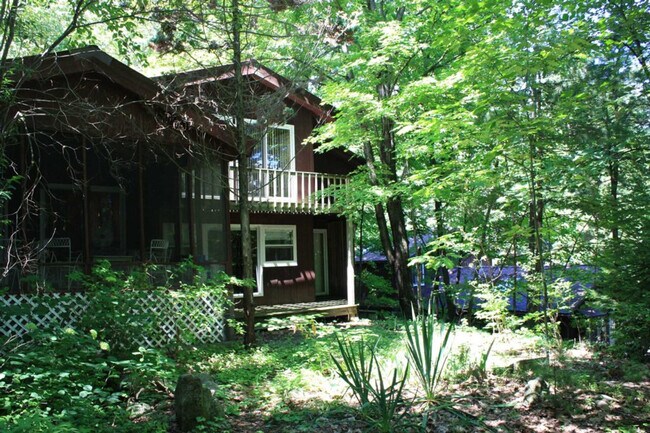 Building Photo - 4168 Lake Shore Dr