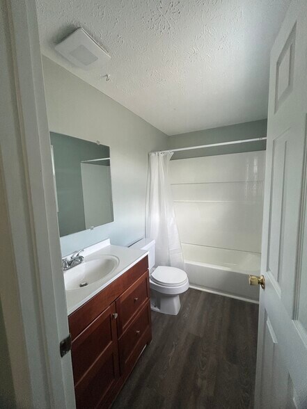Building Photo - 124 Larkins Xing