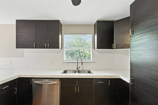 Building Photo - 3303 Dalton St