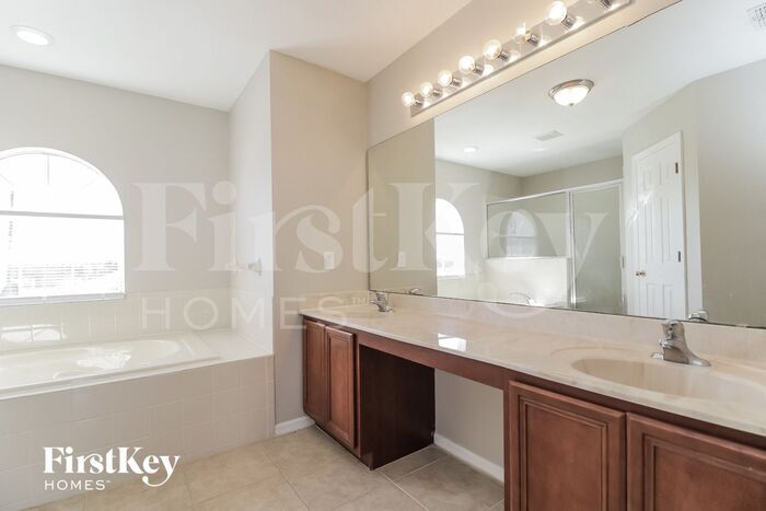 Building Photo - 556 Big Sioux Ct