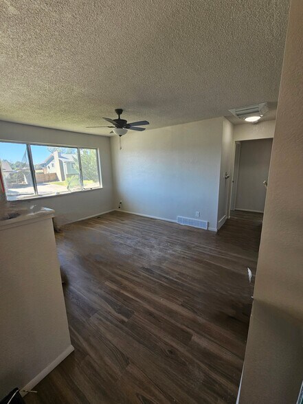 upstairs living/dining room - 618 Hudson Bay Dr
