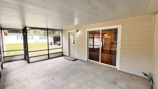 Building Photo - Modern Comfort Meets Prime Location – Spac...