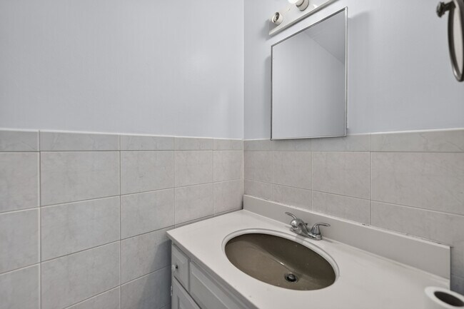 Building Photo - 210 Linn Ct