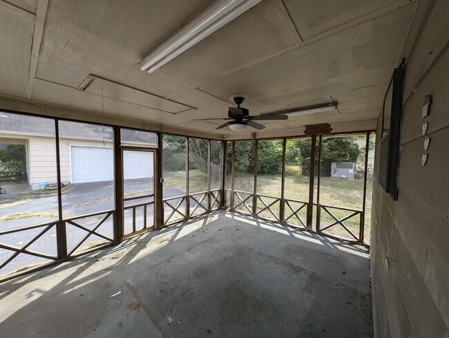 Building Photo - 210 Columbian Ave