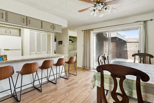 Building Photo - Charming Townhome