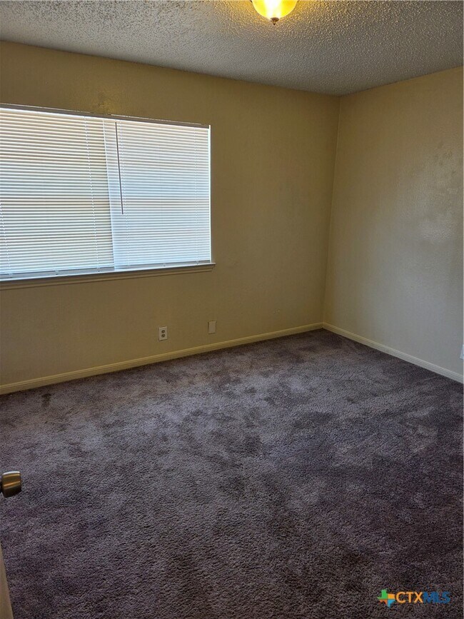 Building Photo - 900 Ticonderoga Dr