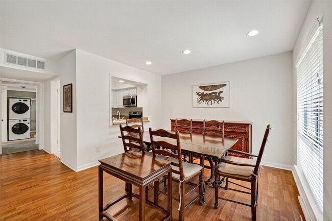 Building Photo - 6466 Bayou Glen Rd