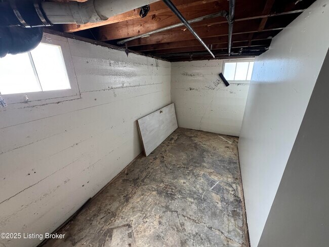 Building Photo - 3912 Massie Ave