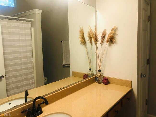 Building Photo - 85 Emerald Dr