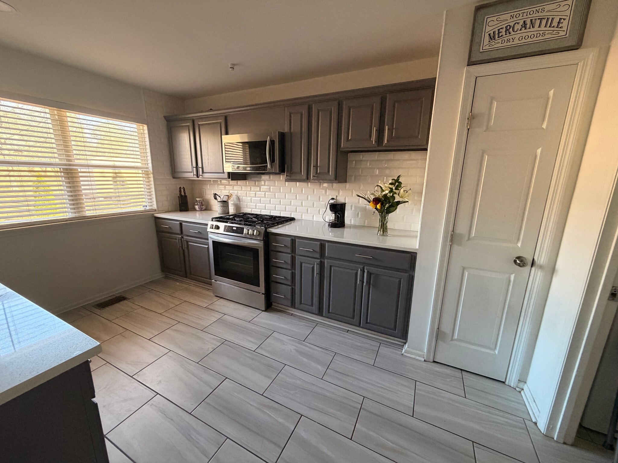 Kitchen - 1 Courtyard Ln