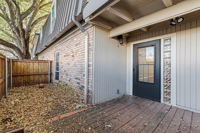 Building Photo - 5222 Fleetwood Oaks Ave