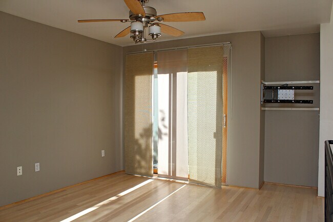 Building Photo - Lovely 3 Bed, 2 Bath Townhouse in North Tabor