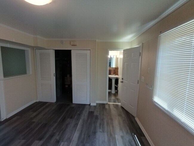 Building Photo - 2263 Delton Ct