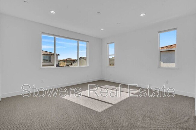 Building Photo - 176 Raven Cir