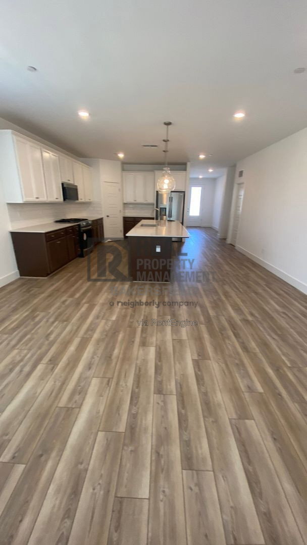 Building Photo - 6617 Shaver Dr