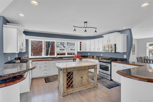 Building Photo - 45 Culross Dr