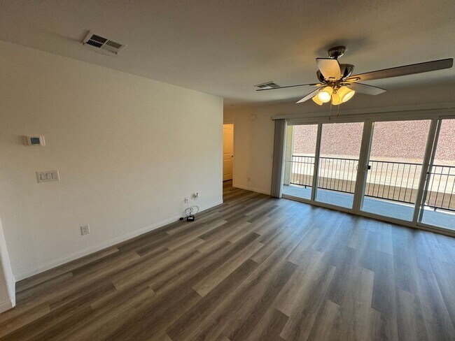 Building Photo - BEAUTIFUL 3 BEDROOM 3 BATH TRI-LEVEL HOME ...