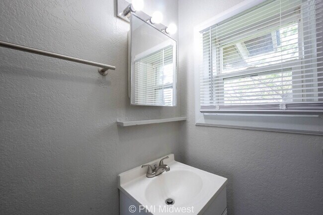 Building Photo - "Cozy Studio Living: Efficient & Affordable Space in Greenfield, IN!"