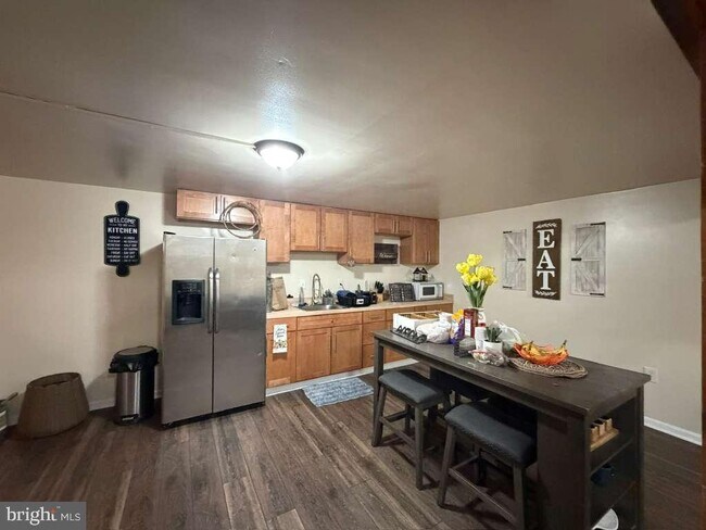 Building Photo - 233 Molden Dr