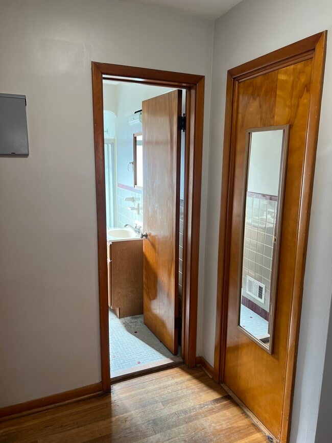 Building Photo - 6125 Ridge Rd.