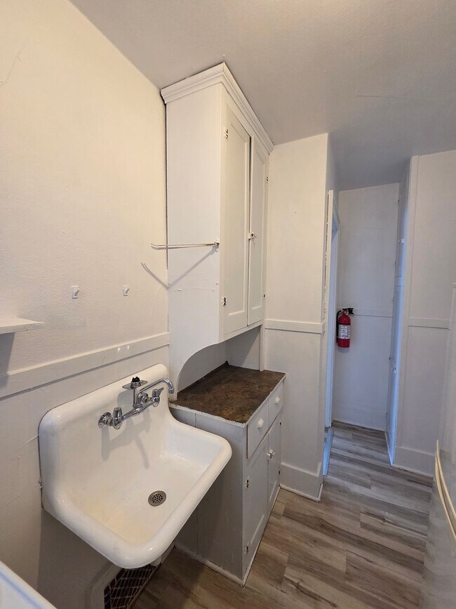 Building Photo - 2216 Merner Ave