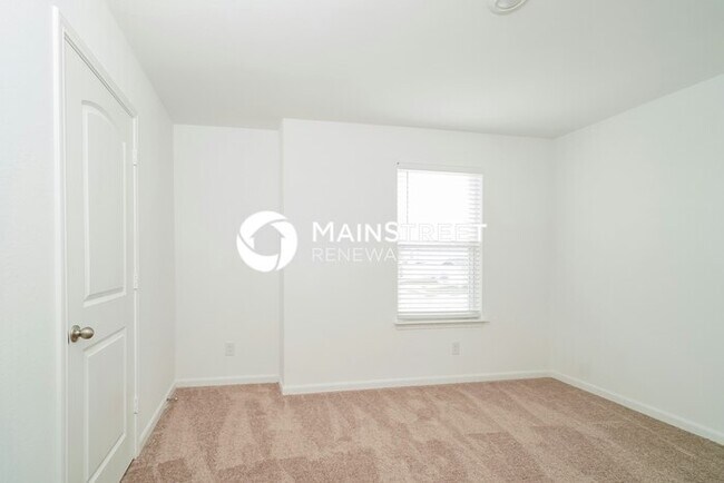 Building Photo - 4 Bedroom Pet-Friendly Home in New Braunfels, TX with Main Street Renewal
