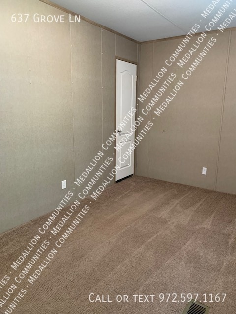 Building Photo - 637 Grove Ln