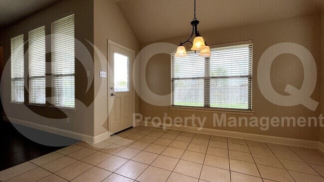 Building Photo - 516 Brooke St