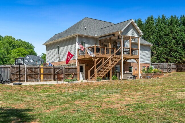 Building Photo - 187 Marbrook Dr
