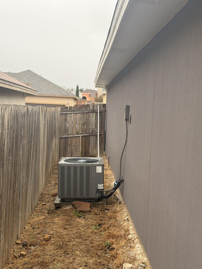 Building Photo - 616 Waxwing Cedar Drive